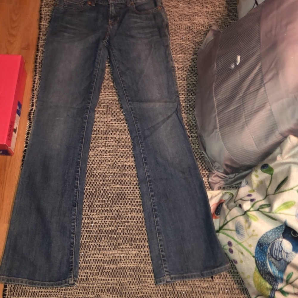 28) Gues 👖